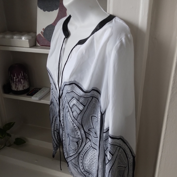 Top - Picture 2 of 3